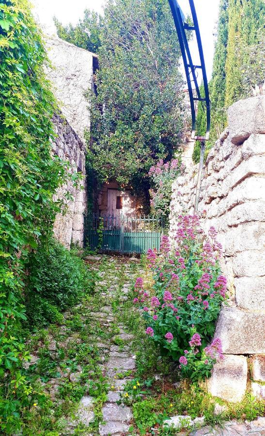 La Garde Adhemar, L'Escalier Medieval Eksteriør bilde