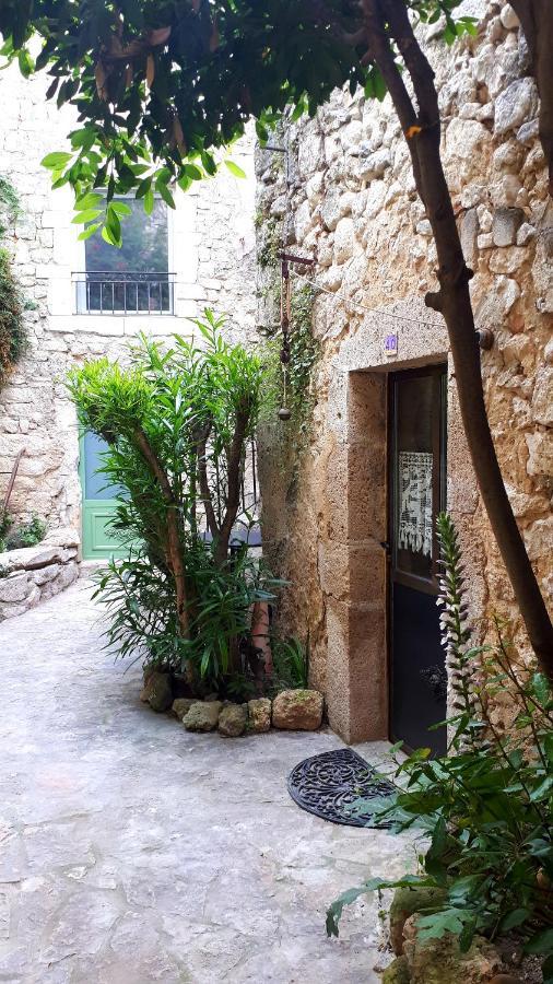 La Garde Adhemar, L'Escalier Medieval Eksteriør bilde